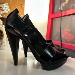 Size 38 kg black strappy heels